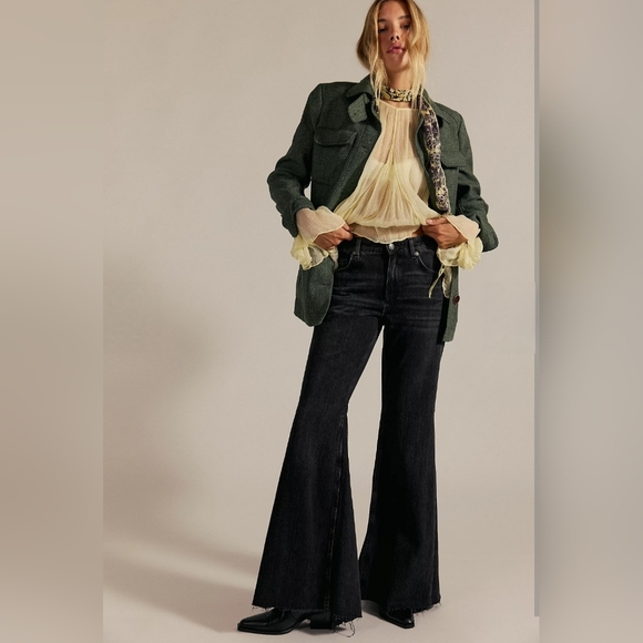 We The Free Live Wire Flare Jeans NWT Sz 28 Regular - Picture 2 of 5